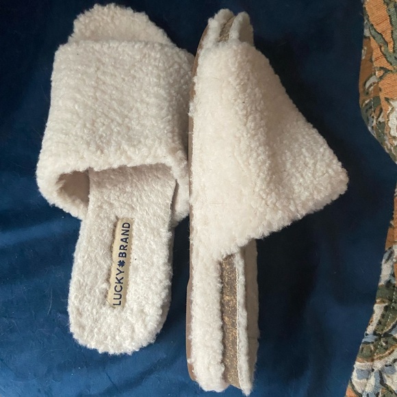 NWOT Lucky Brand cream white sherpa slides / sandals - Picture 7 of 9
